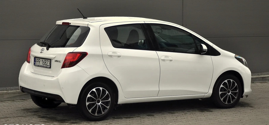 Toyota Yaris cena 42800 przebieg: 67000, rok produkcji 2015 z Rzeszów małe 106